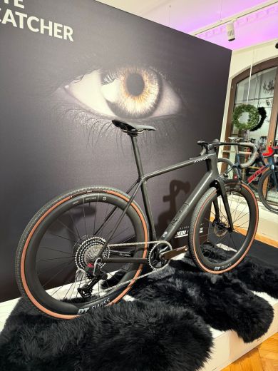 Avona Callis Gravel Disc SRAM Force AXS E1 XPLR 1x13 carbon black GRC 1400