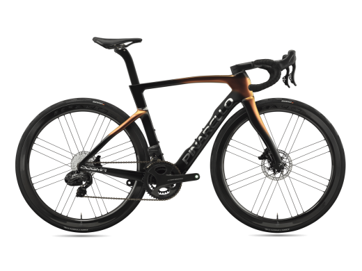 Pinarello New Dogma F Disc Campagnolo Super Record WRL Campagnolo BORA WTO 45 G111