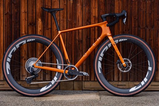 OPENCycle OPEN U.P. 2.0 Adventure SRAM Force AXS E1 XPLR 1x13 ZIPP 303 XPLR SW OPENCycle OPEN U.P. 2.0 Adventure SRAM Force AXS E1 XPLR 1x13 ZIPP 303 XPLR SW