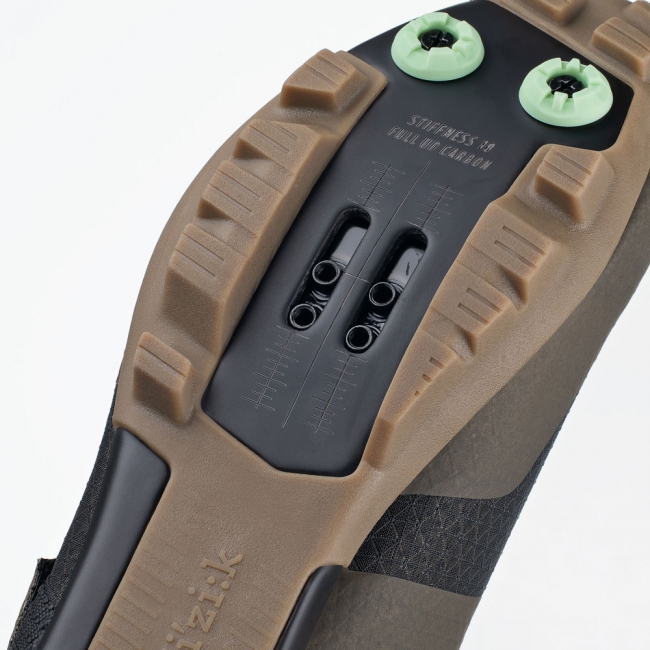 fi'zi:k VENTO FEROX CARBON mud / grape