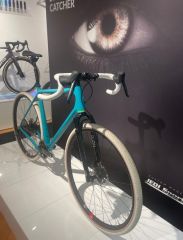 OPENCycle OPEN WI.DE. SRAM Force AXS 1x12 Reserve 22|GR 700c | I9 Torch x Rockshox