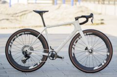OPENCycle OPEN U.P. 2.0 Sand SRAM Red AXS E1 XPLR 1x13 ZIPP 303 XPLR SW